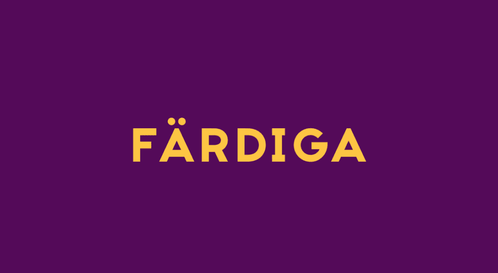 Texten “FÄRDIGA” i gul-orange versaler centrerad mot en mörklila bakgrund.